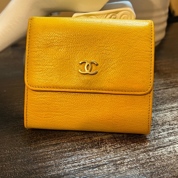 Authentic Chanel yellow lamb skin leather wallet - Picture 1 of 11